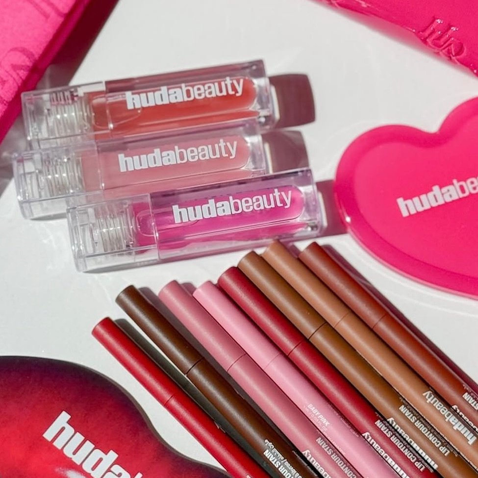 후다뷰티 포 페이즐러 샤이니 논스티키 립글로스 하이드레 - Huda Beauty Makeup Bag 리뷰 및 가격